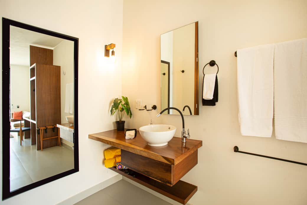 302 F Bathroom Sink 8Q9B7538 302 F Bathroom Sink 8Q9B7538