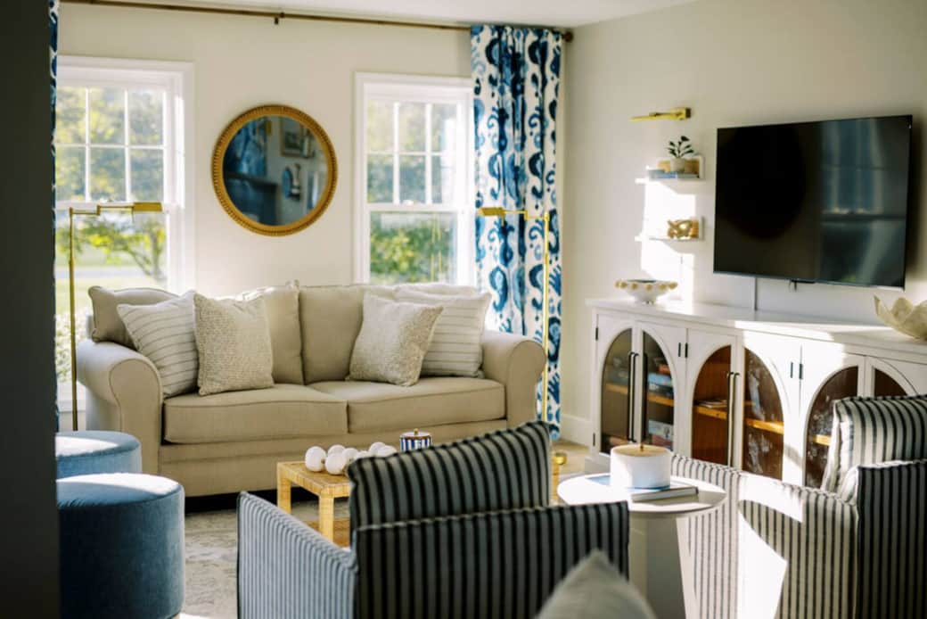 The living room welcomes you with comfortable seating, a cabinet with a dozen board games, and a flat screen TV. Enjoy your Maryland Eastern Shore vacation together as a family. The living room welcomes you with comfortable seating, a cabinet with a dozen board games, and a flat screen TV. Enjoy your Maryland Eastern Shore vacation together as a family.