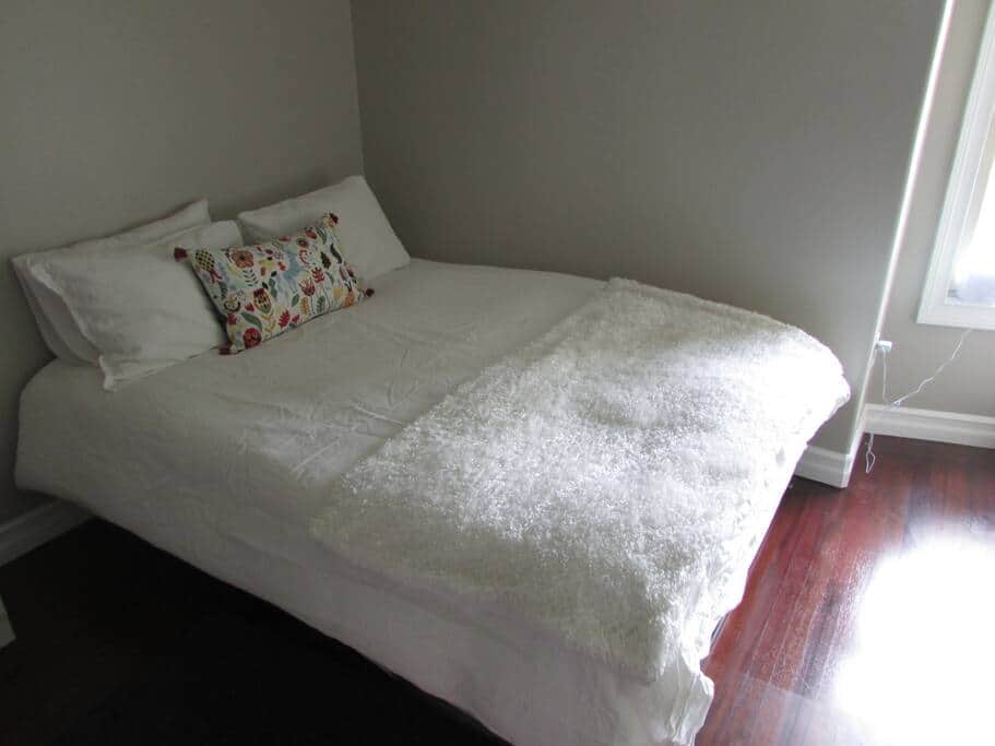 Queen bed in second bedroom