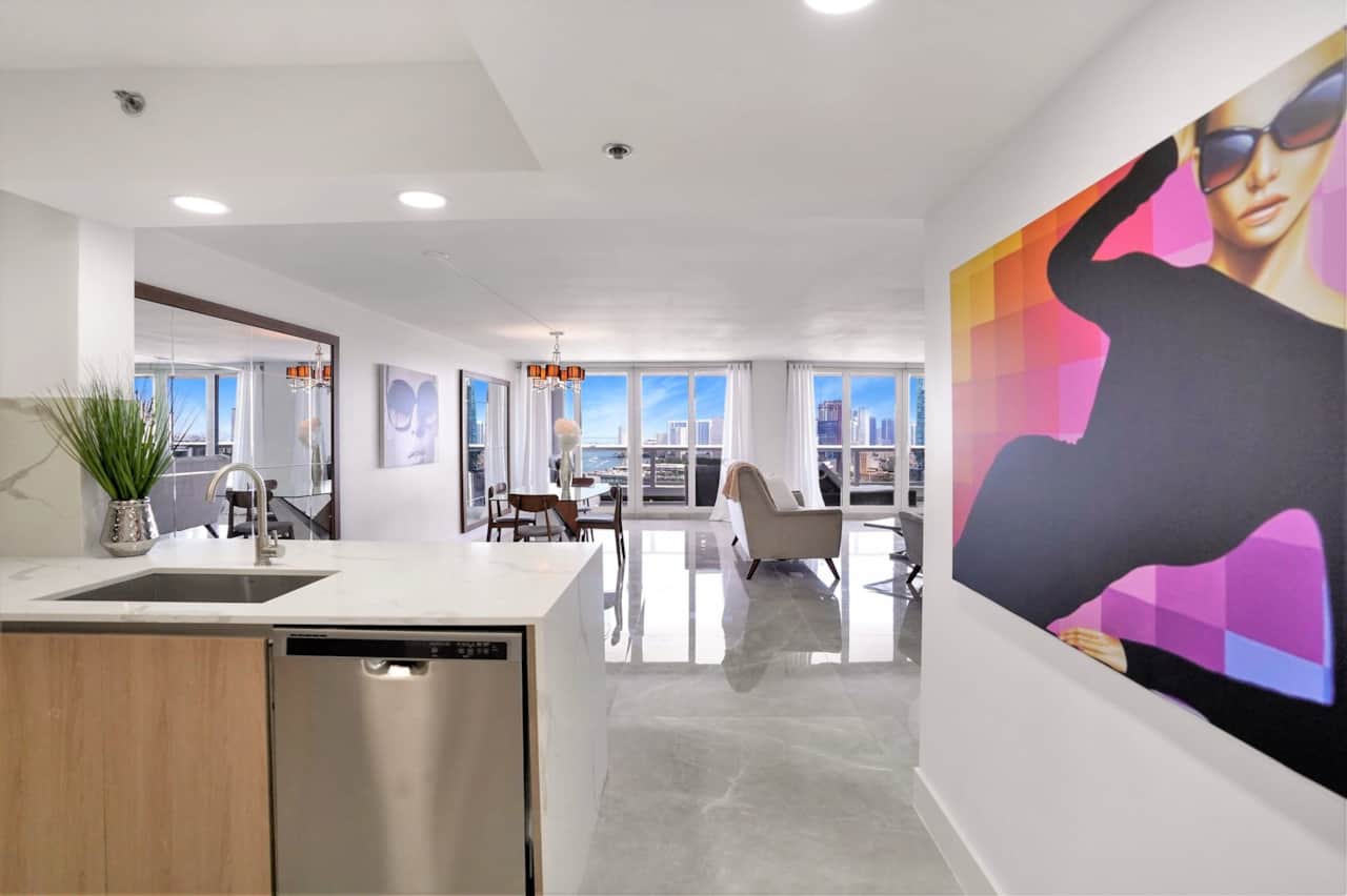 Classic Beauty! (2 bedroom condo)