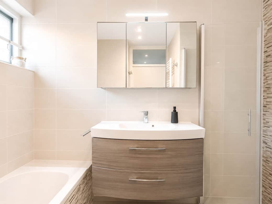 Ferienhaus Villa Relax Ooghduyne mit großem Badezimmer mit Badewanne und Dusche
