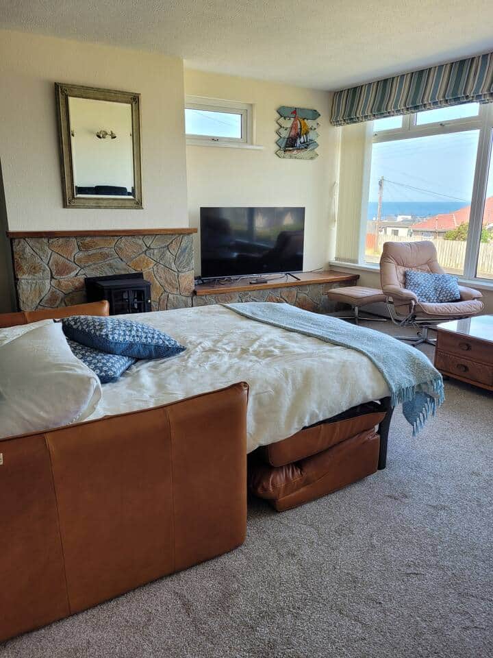 Cofee table (on wheels) is the only furniture which needs moved to enable sofa to be pulled out. Very easily put up and down each day and a trunk to the side holds all bed linen