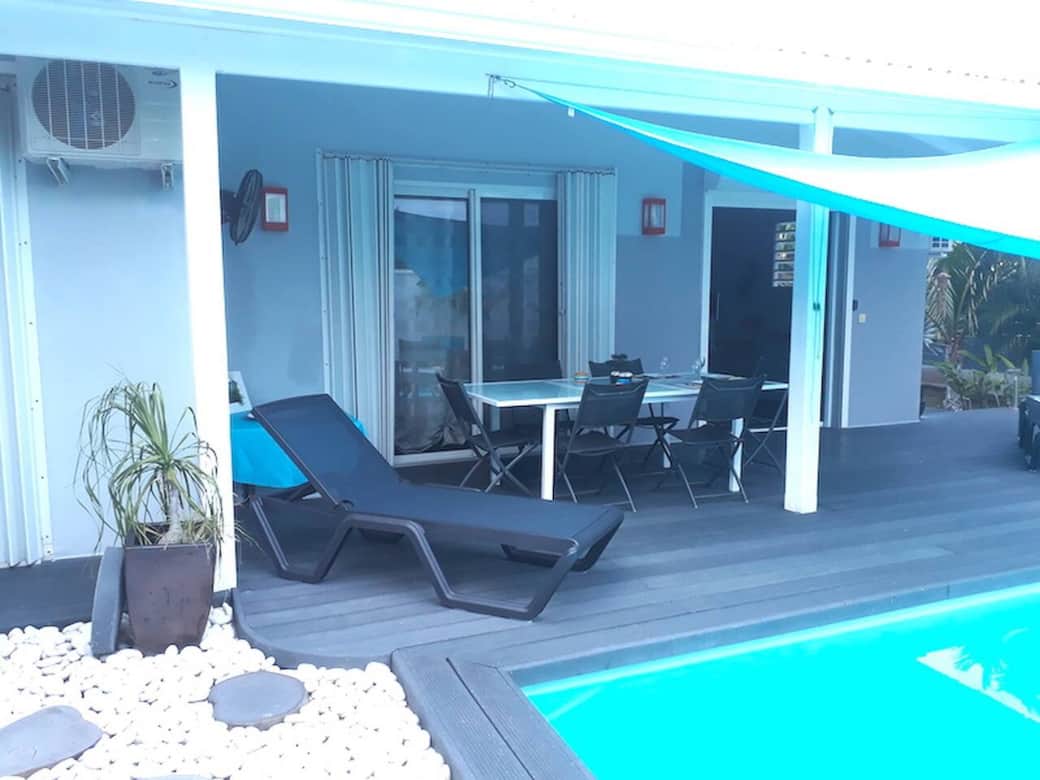 Dining area on the terrace with dining table Magnolia