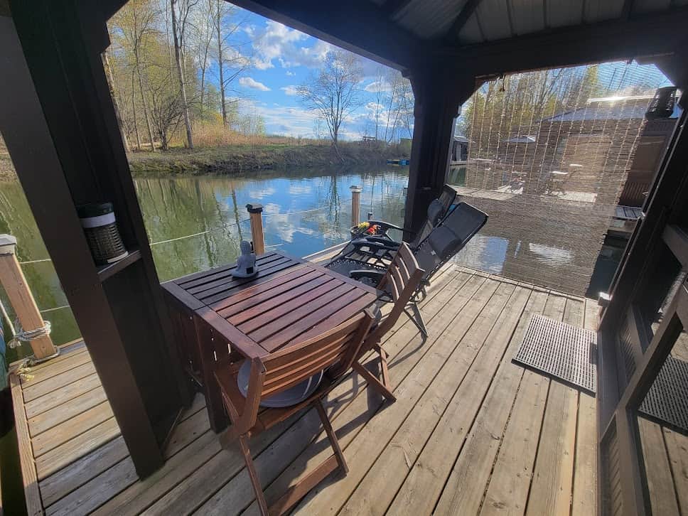 Vue vers le fond du canal