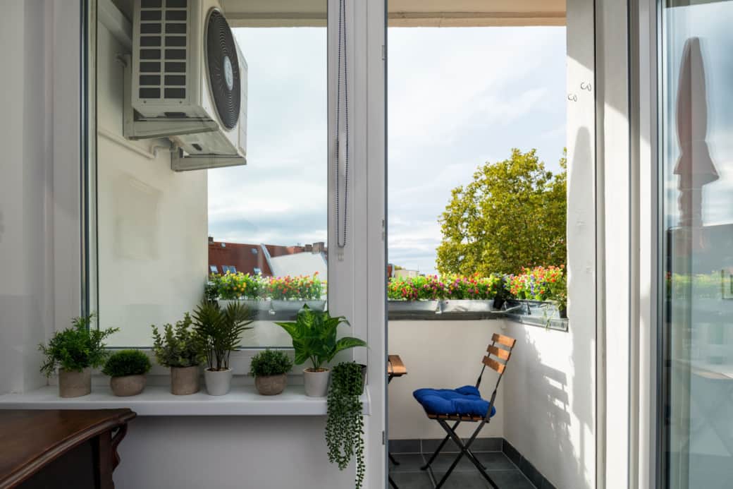 Balkon mit Klimaanlage