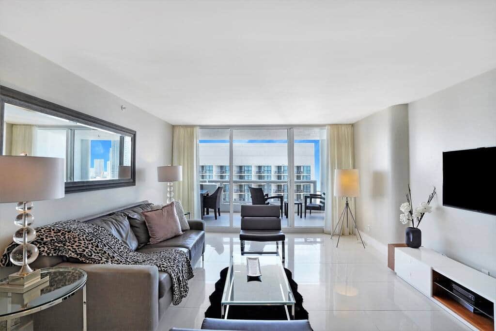 Living room, balcony access, Tv