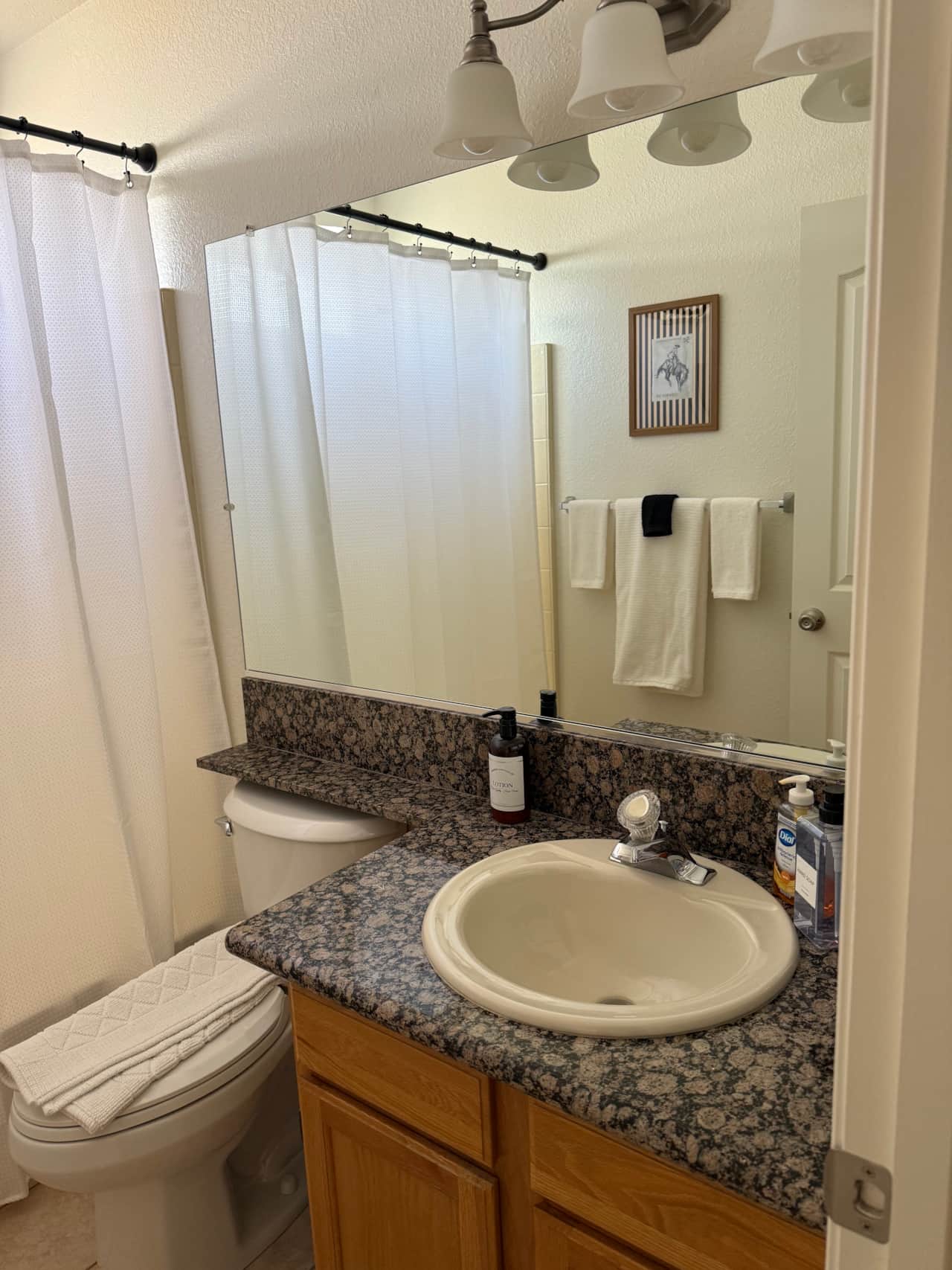 Main bath 2.jpeg