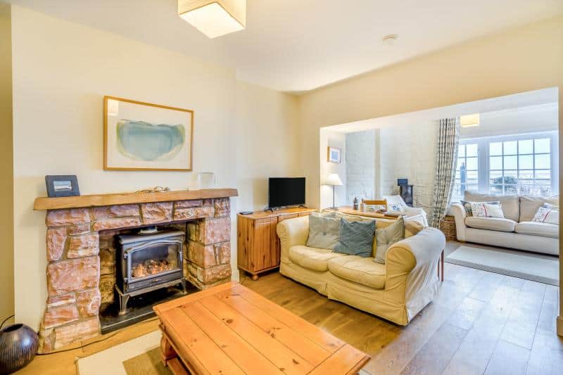 Living Room to Snug.jpg