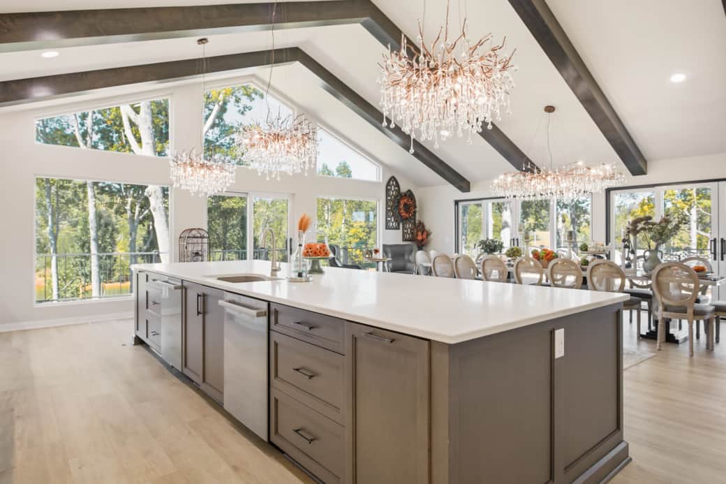 Kitchen & Dining Area Kitchen & Dining Area