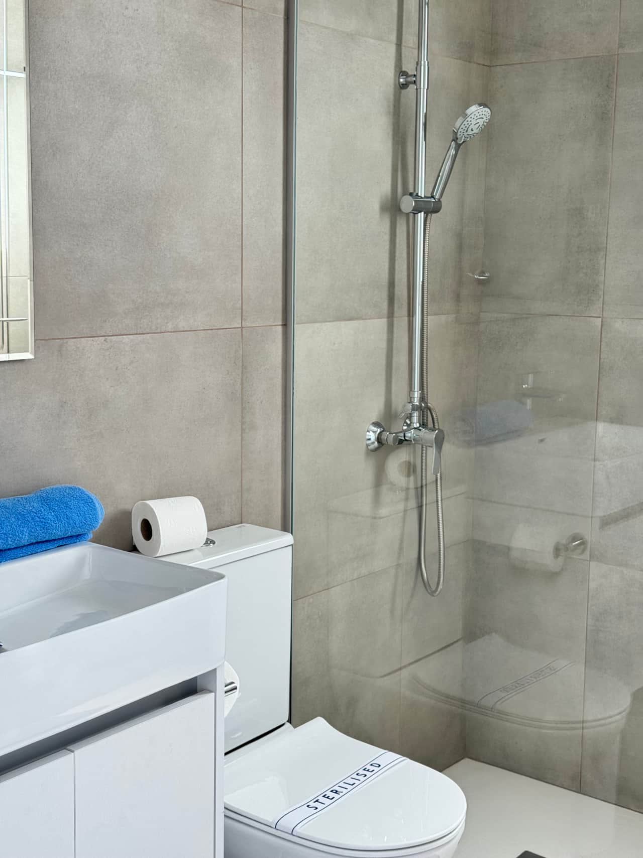 Master bedroom bathroom