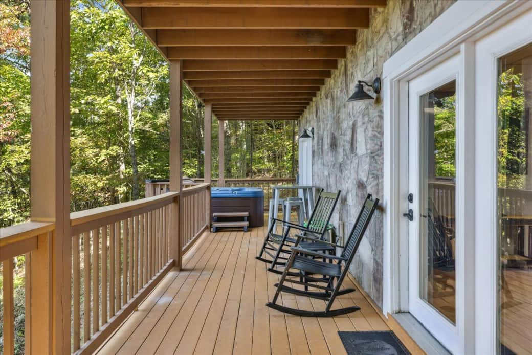 Lower deck