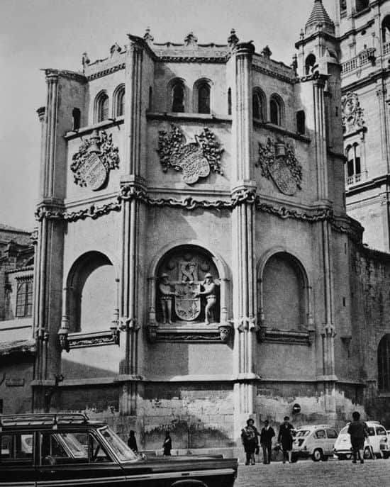 Foto antigua Capilla de los Vélez desde fuera. vistas desde el balcón.
