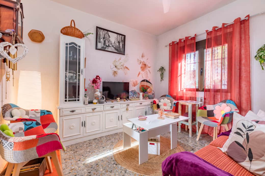 Disfruta en nuestra casa rural de la luz natural en nuestro salón en un pueblo mágico, en Belchite