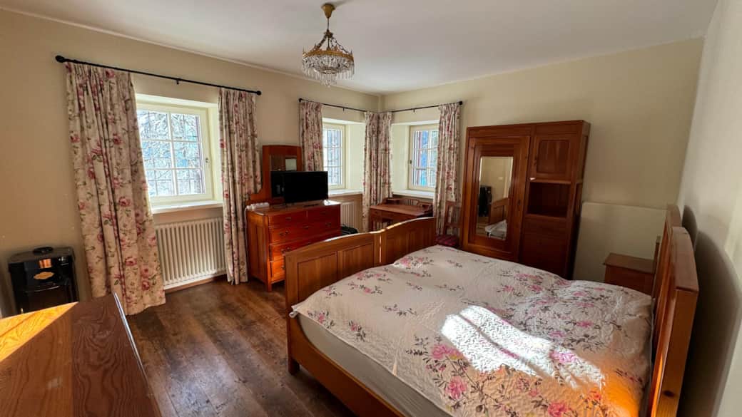 bedroom 1b