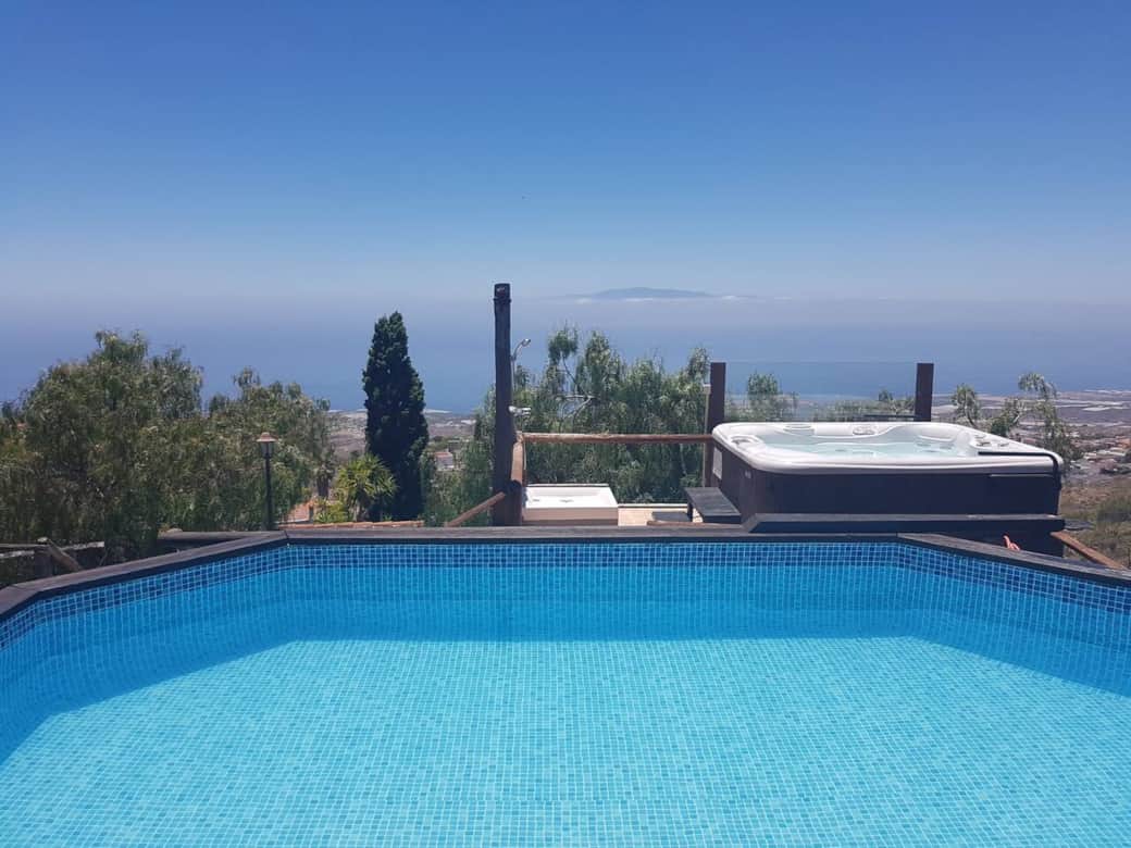 Pool + Whirlpool Pool + Whirlpool