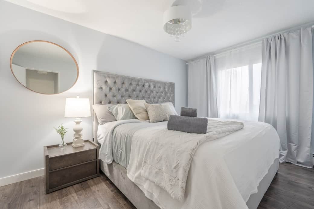 Get a good nights rest on this super comfortable King size bed. 