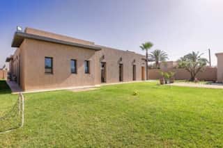 Villa Sanna, élégante avec piscine, jacuzzi & jeux — photo 41