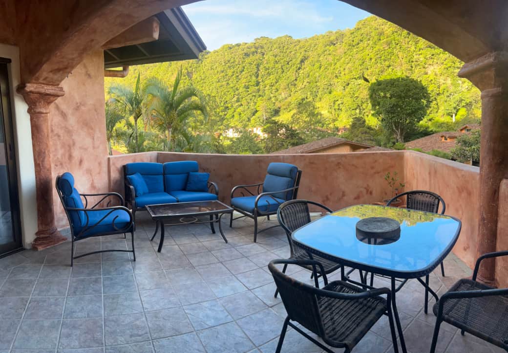 Plenty of outside seating Plenty of outside seating