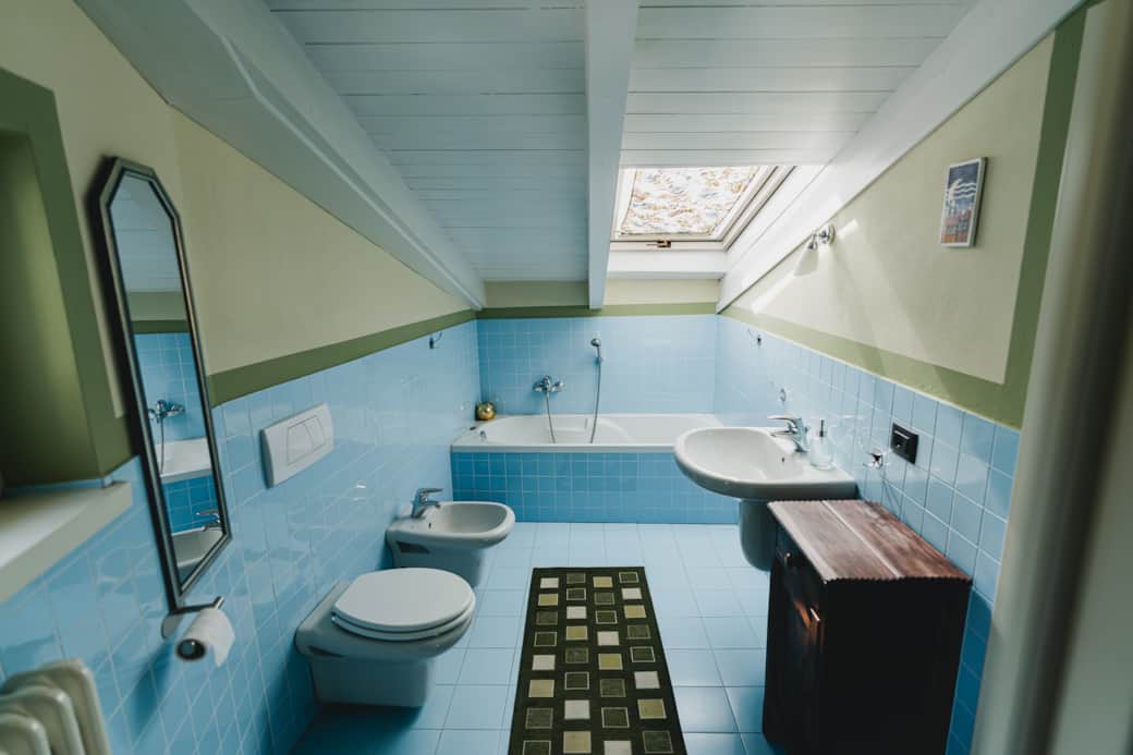Sbvisualventures Canelli bathroom 2nd floor-1