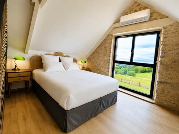 Le Belvédère du Quercy — Chambre 1 · lit double, vue sur la campagne