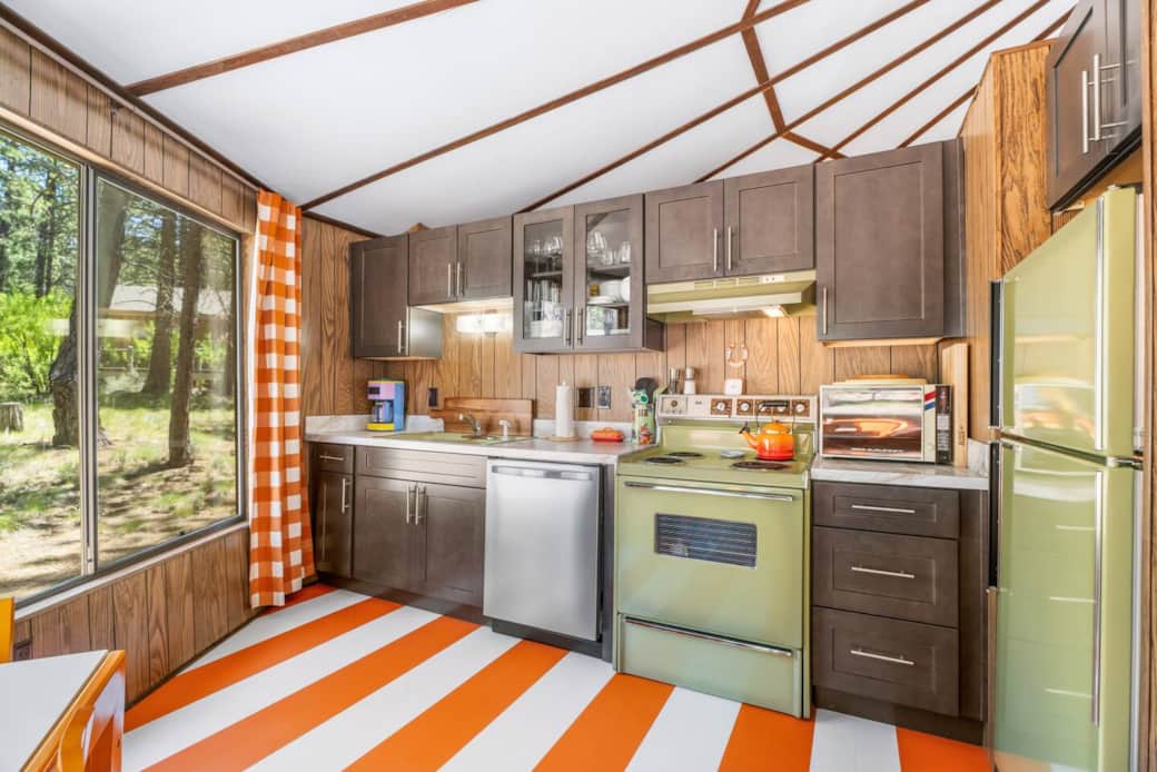 Original appliances in tip-top condition