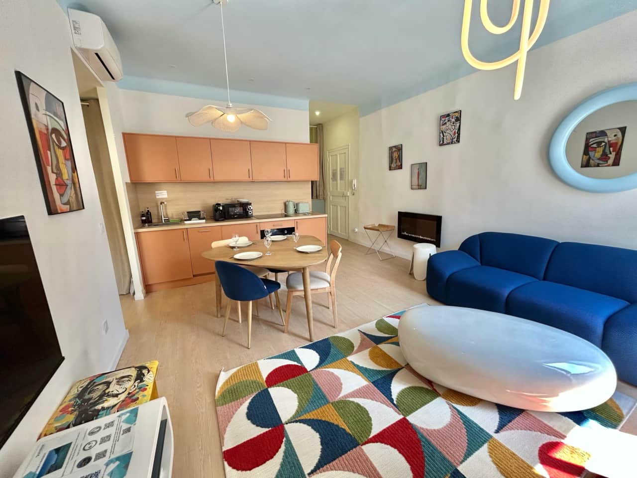 living room, sofa, kitchen, dining table, TV