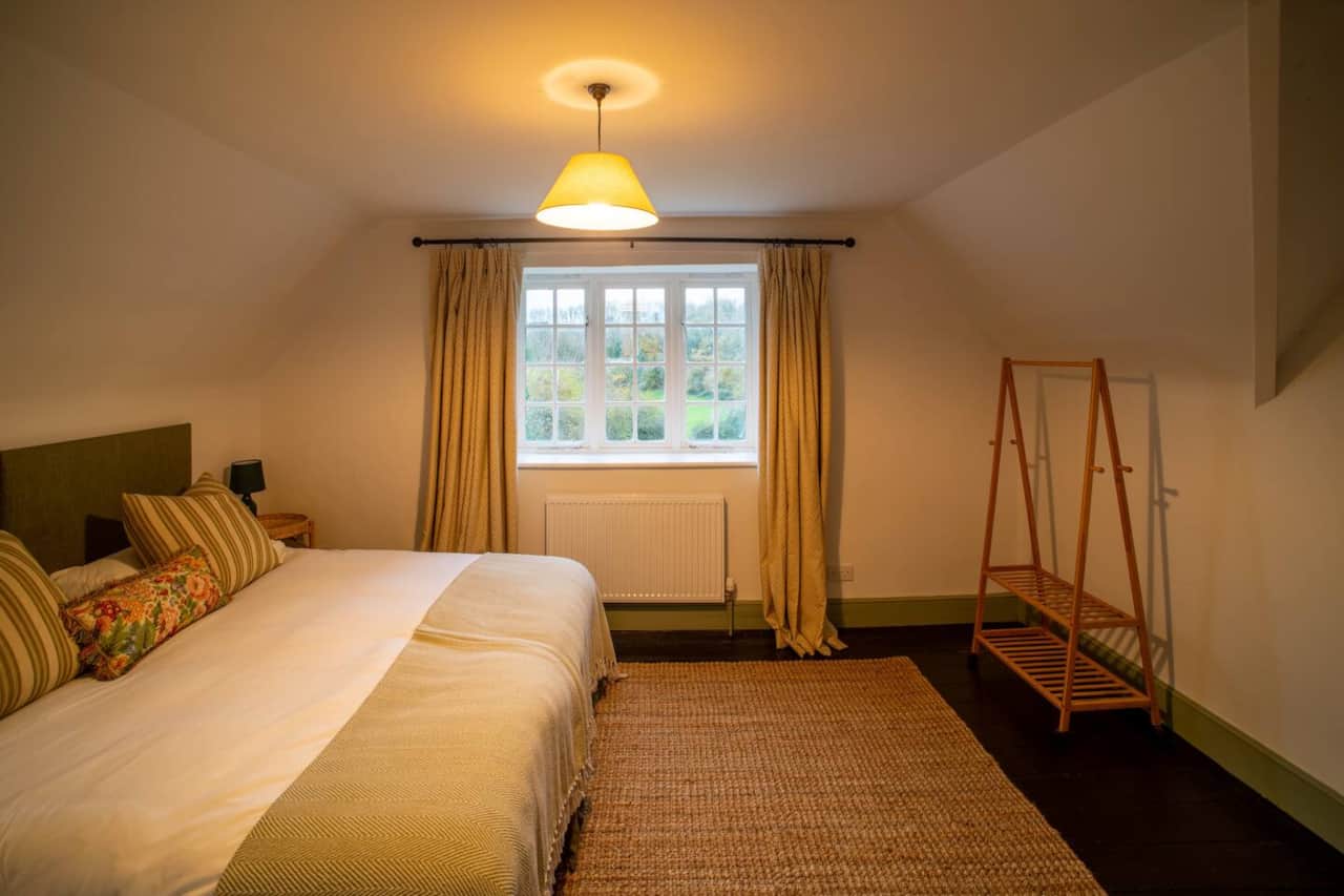 Master Bedroom - Super King Bed with En Suite Bathroom