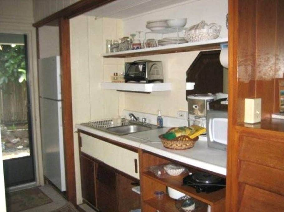 Tropical Breeze- Kitchenette