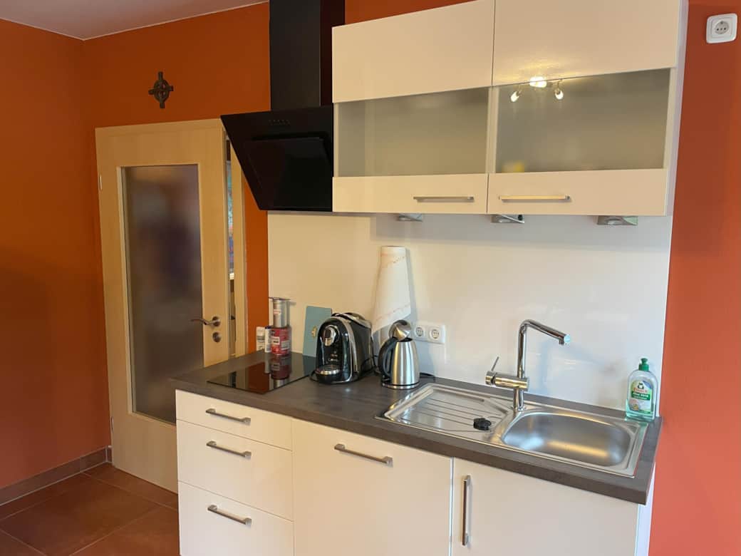 Küchenzeile mit Geschirrspüler