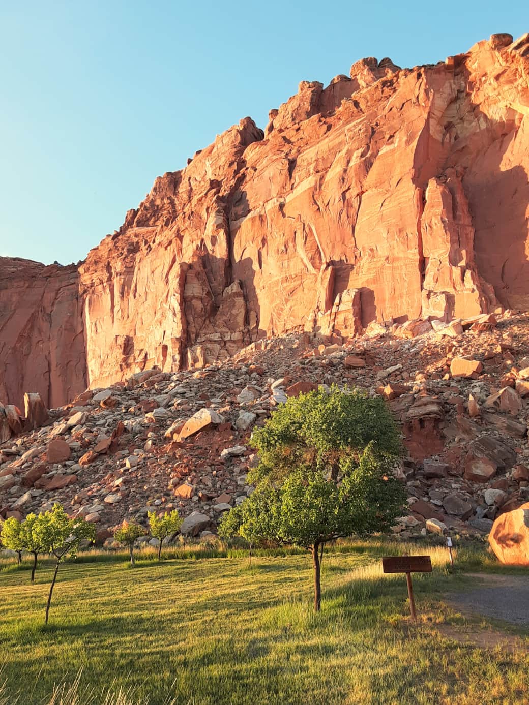 Capitol Reef Park Cliffs