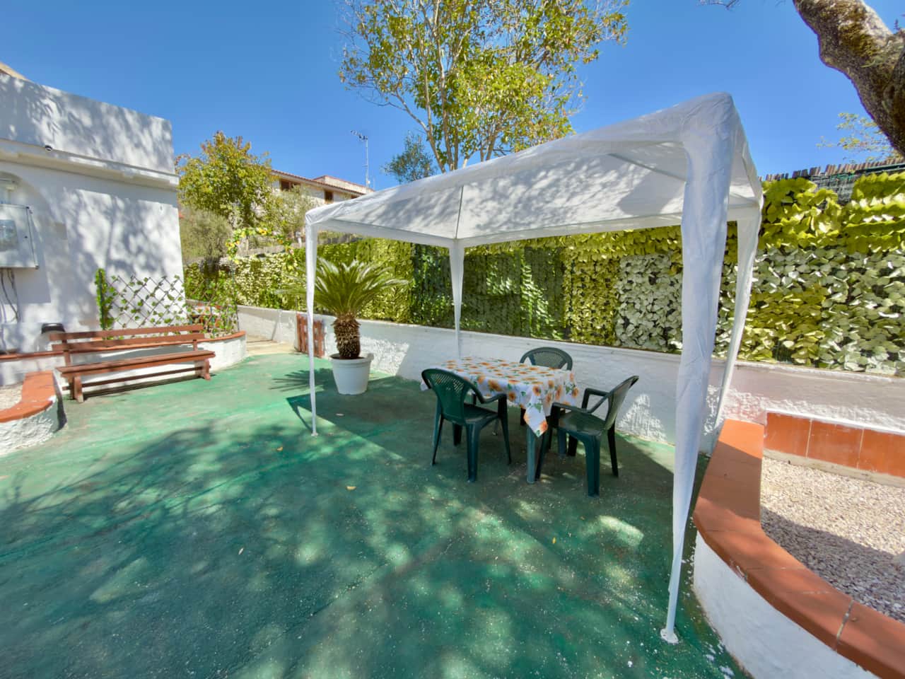 SPAZIO ESTERNO APPARTAMENTO CON GAZEBO
