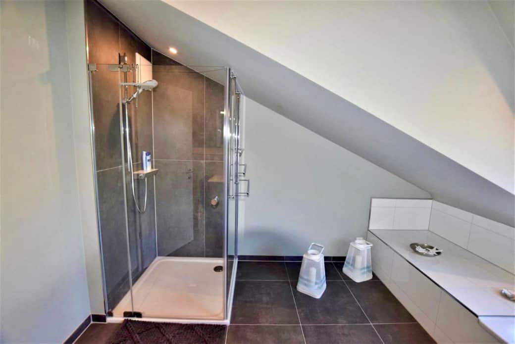Bad mit Dusche inkl