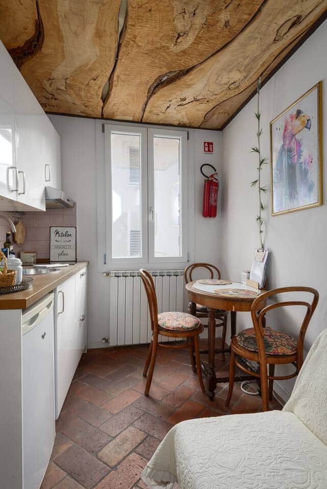 “Nido del Condor” – Intimo rifugio nel cuore di Firenze Scopri il fascino del "Nido del Condor", un accogliente appartamento nel centro storico di Firenze. Intimo e ricco di charme, è il luogo ideale per chi cerca un rifugio romantico. La camera sopp “Nido del Condor” – Intimo rifugio nel cuore di Firenze Scopri il fascino del "Nido del Condor", un accogliente appartamento nel centro storico di Firenze. Intimo e ricco di charme, è il luogo ideale per chi cerca un rifugio romantico. La camera sopp