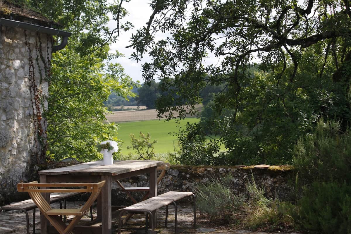 The fields to the west (the rustic table does get moved around depending on the preference of the previous guest!)