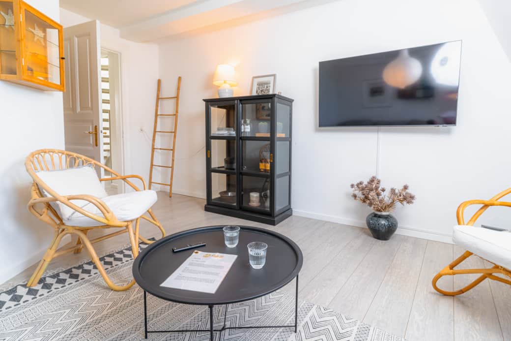 Wohnzimmer mit Flachbildschirm TV Wohnzimmer mit Flachbildschirm TV