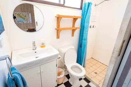 Main bedroom ensuite.