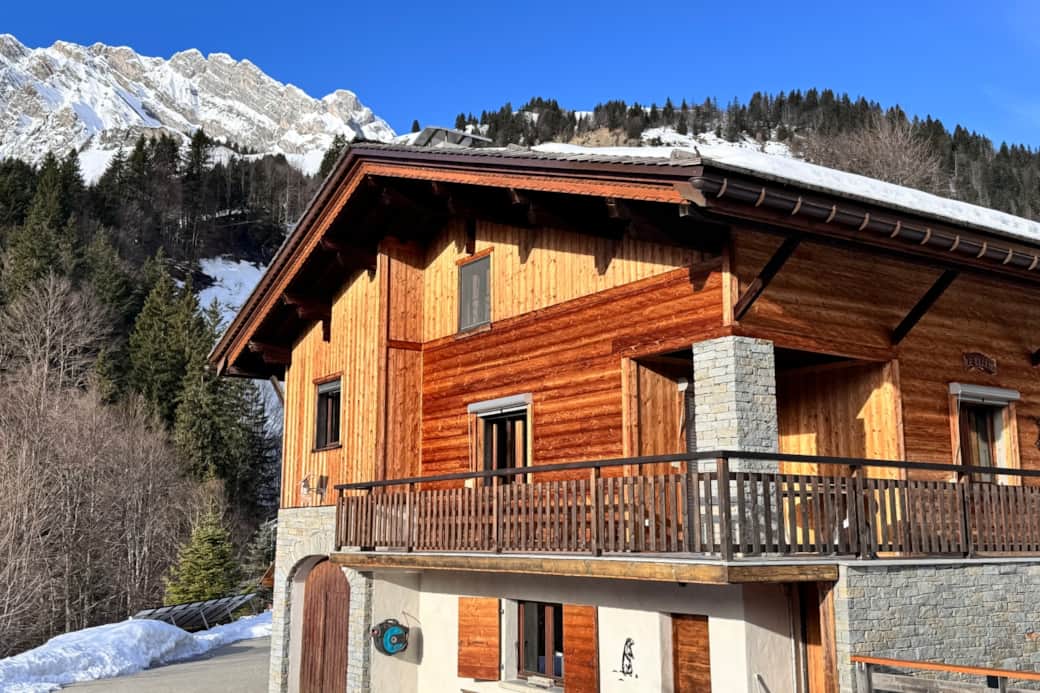 Chalet alpezia front view winter