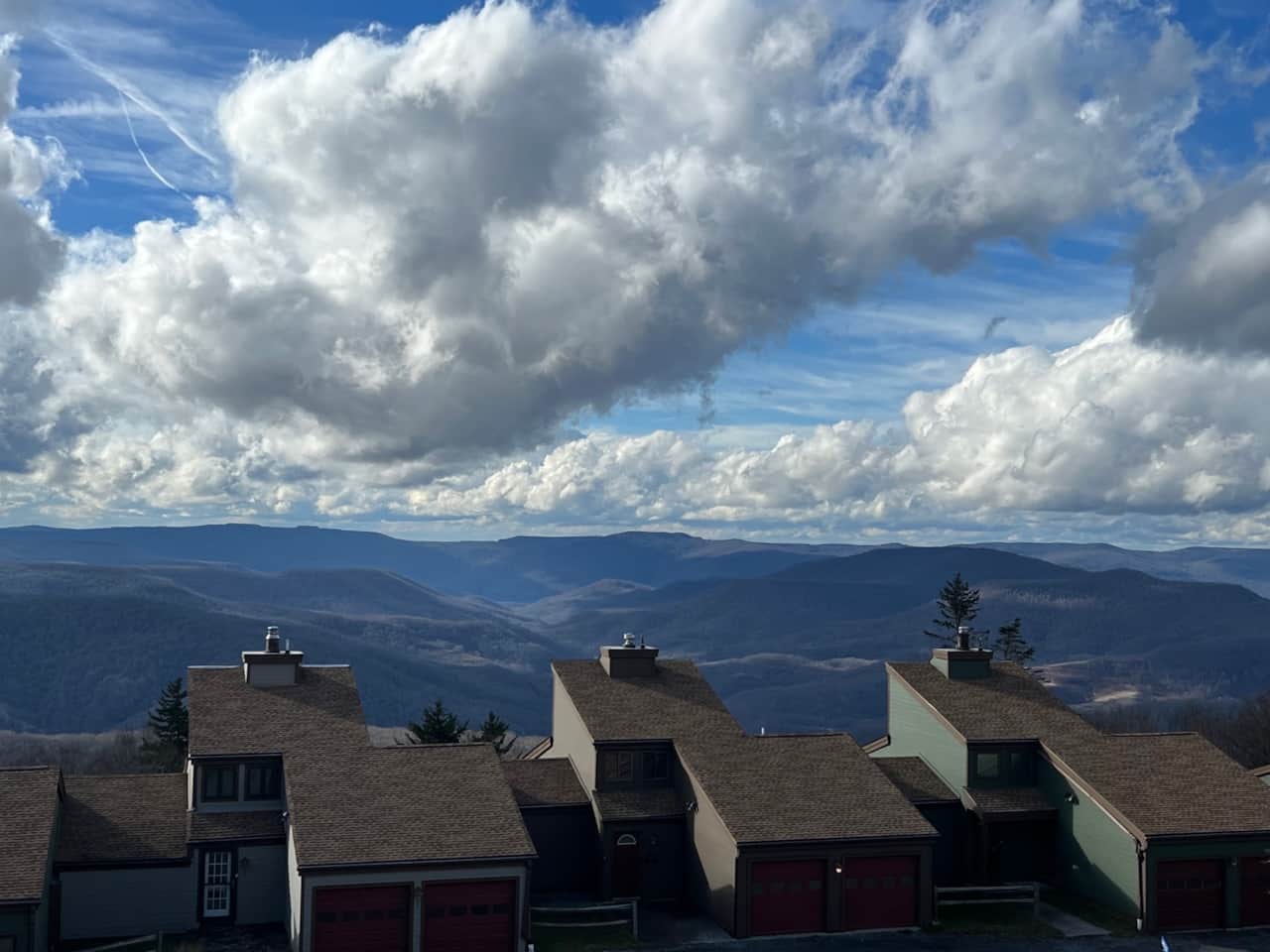 Elevation Vacation Rentals - The Yeti's Den at Land's End