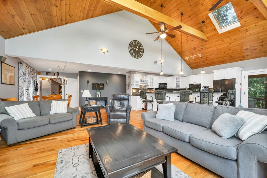 7 Acorn Dr031