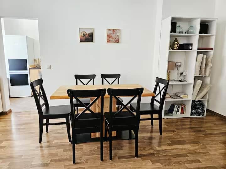 Esstisch im Wohnzimmer