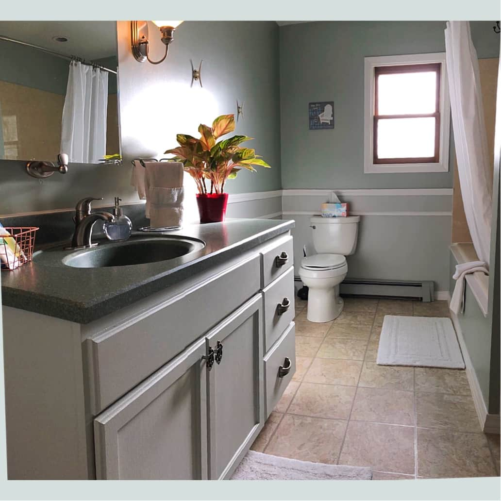 Tub/Shower with Large Linen Closet - Downstairs