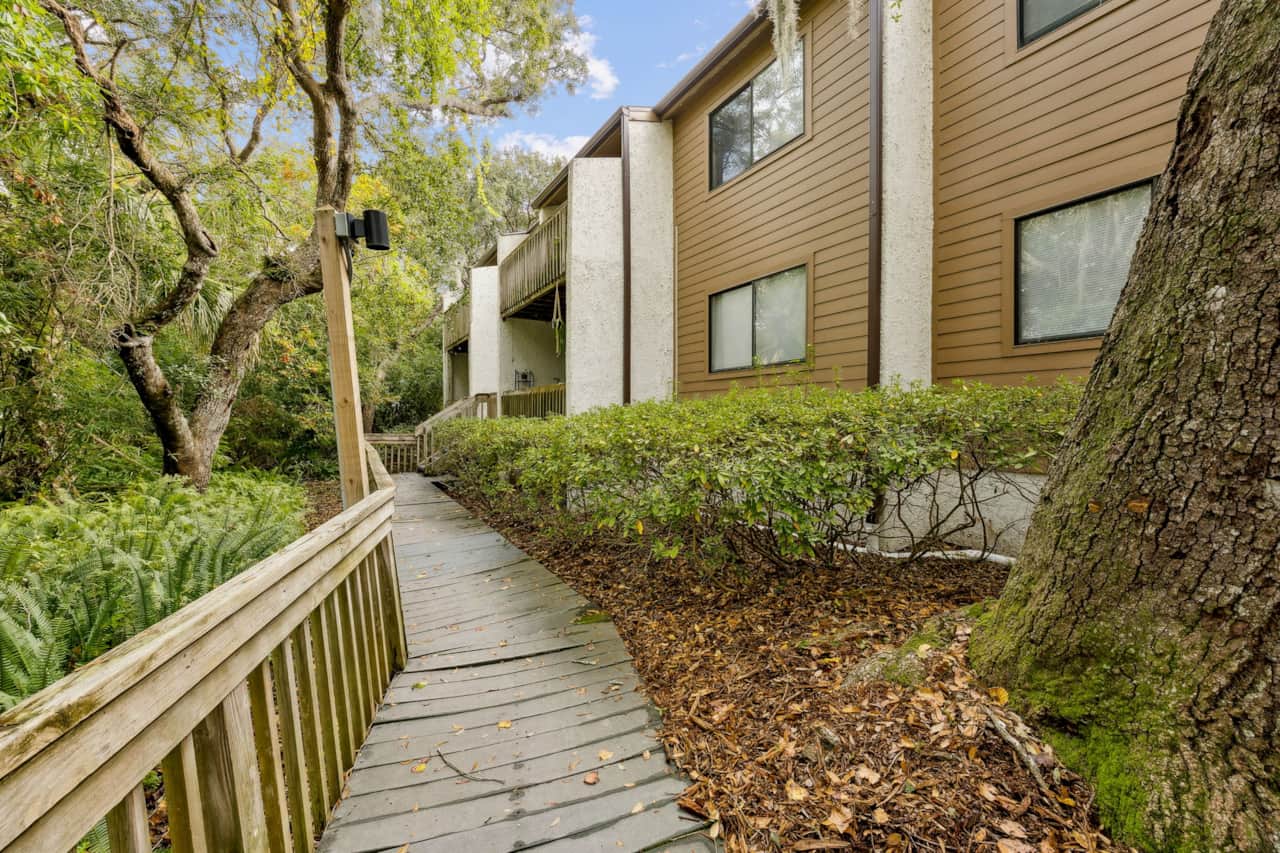 I3 Forest Ridge - Walkway to Unit 2