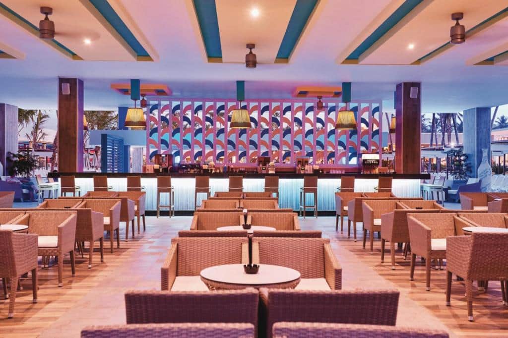 Punta Cana desde Medellín hotel Riu Bambu con bar abierto.jpg
