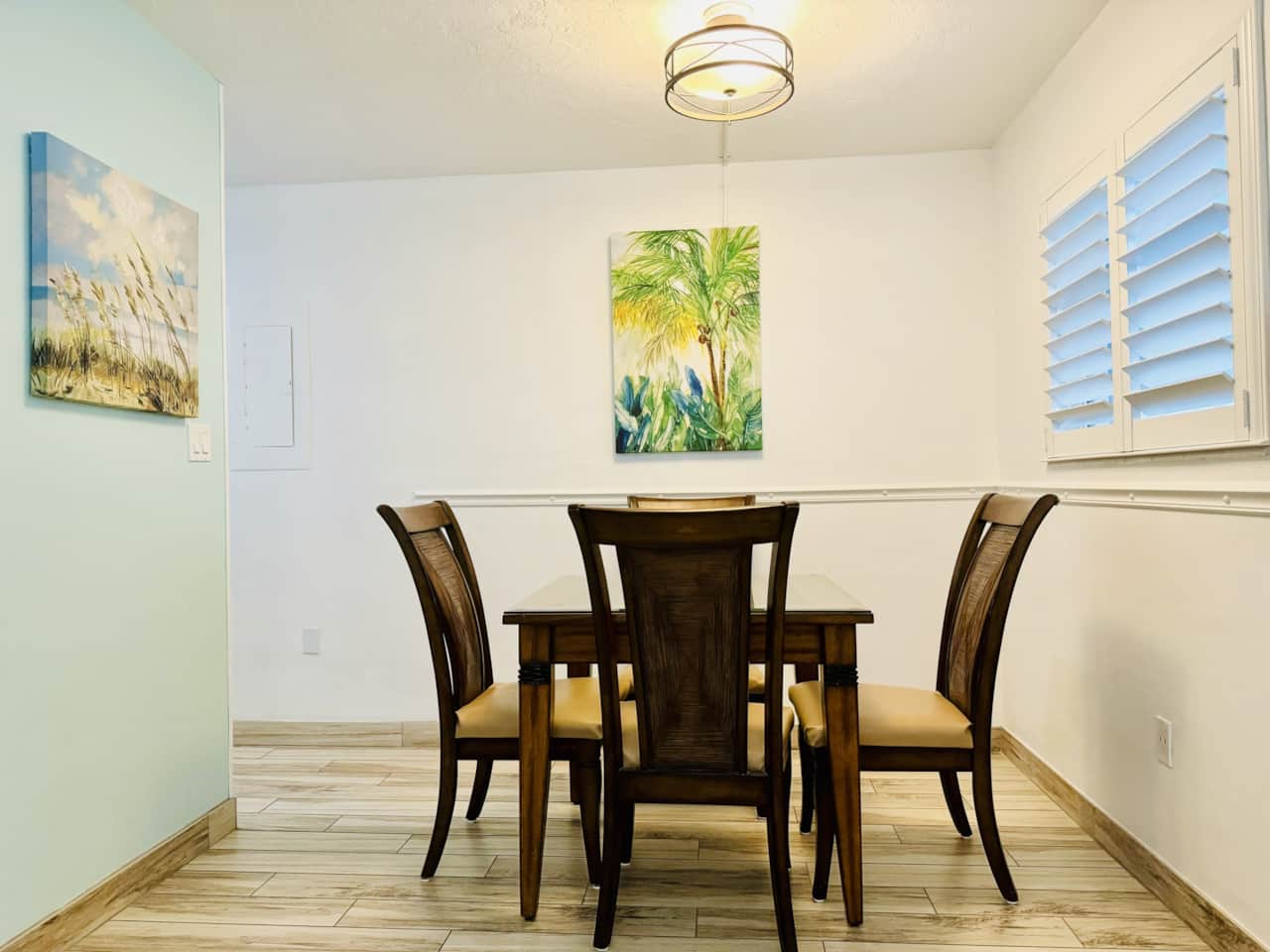 Comfy Dining Area