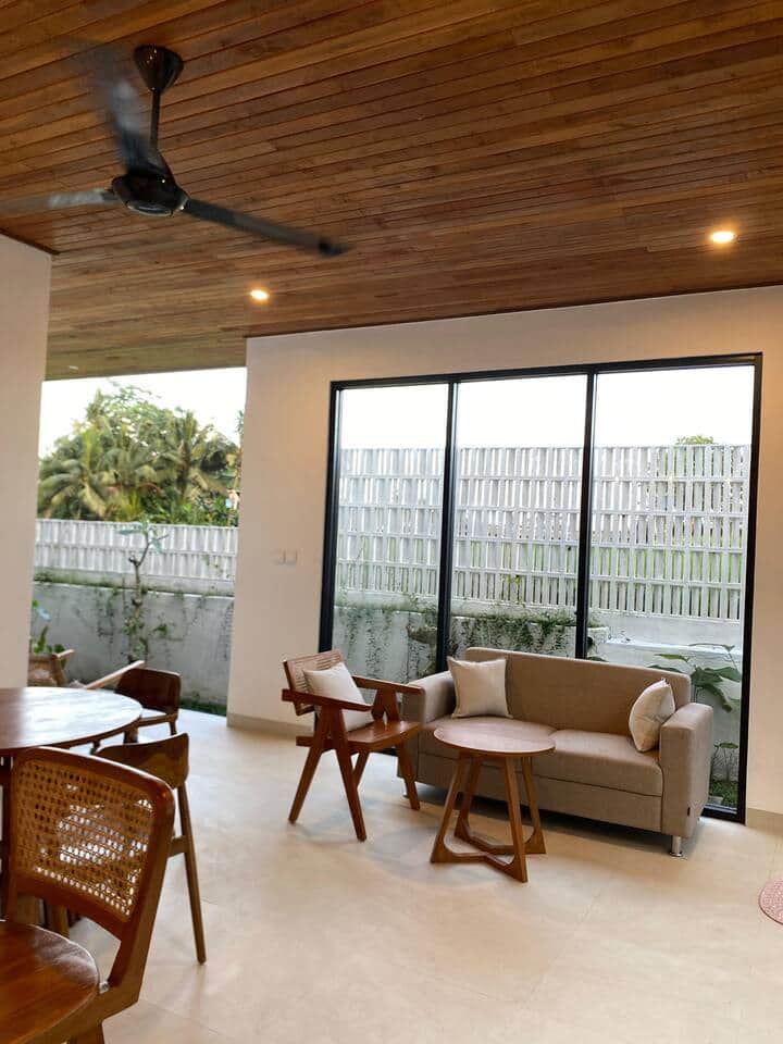 Gather here for slow breakfasts, remote work, or a quiet evening with the sound of nature all around you.