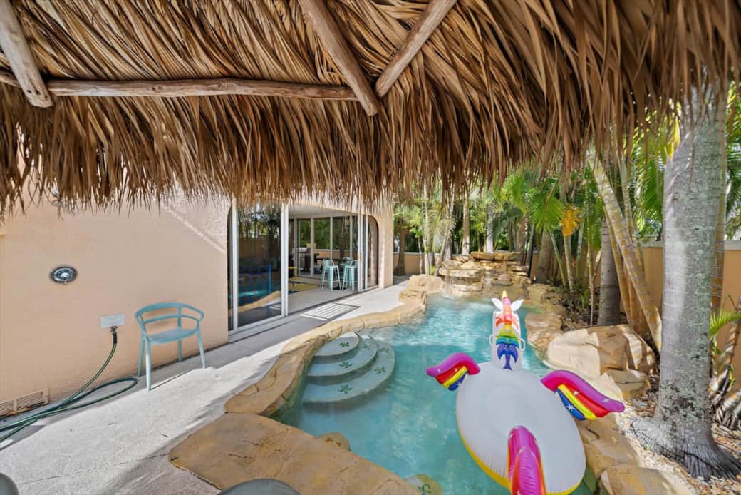 Who doesn't love the tiki life? Who doesn't love the tiki life?
