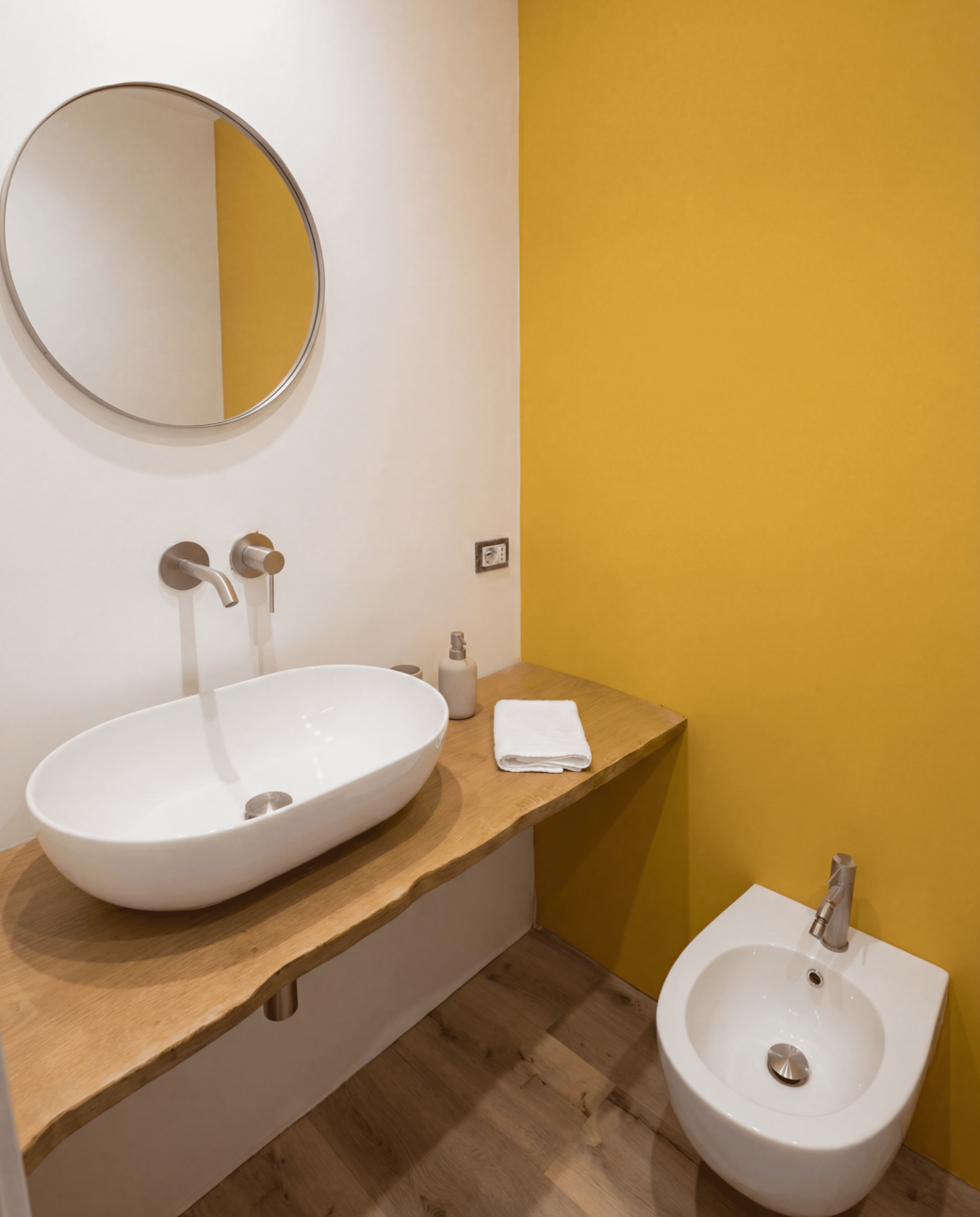en-suite bathroom in Ortigia 3