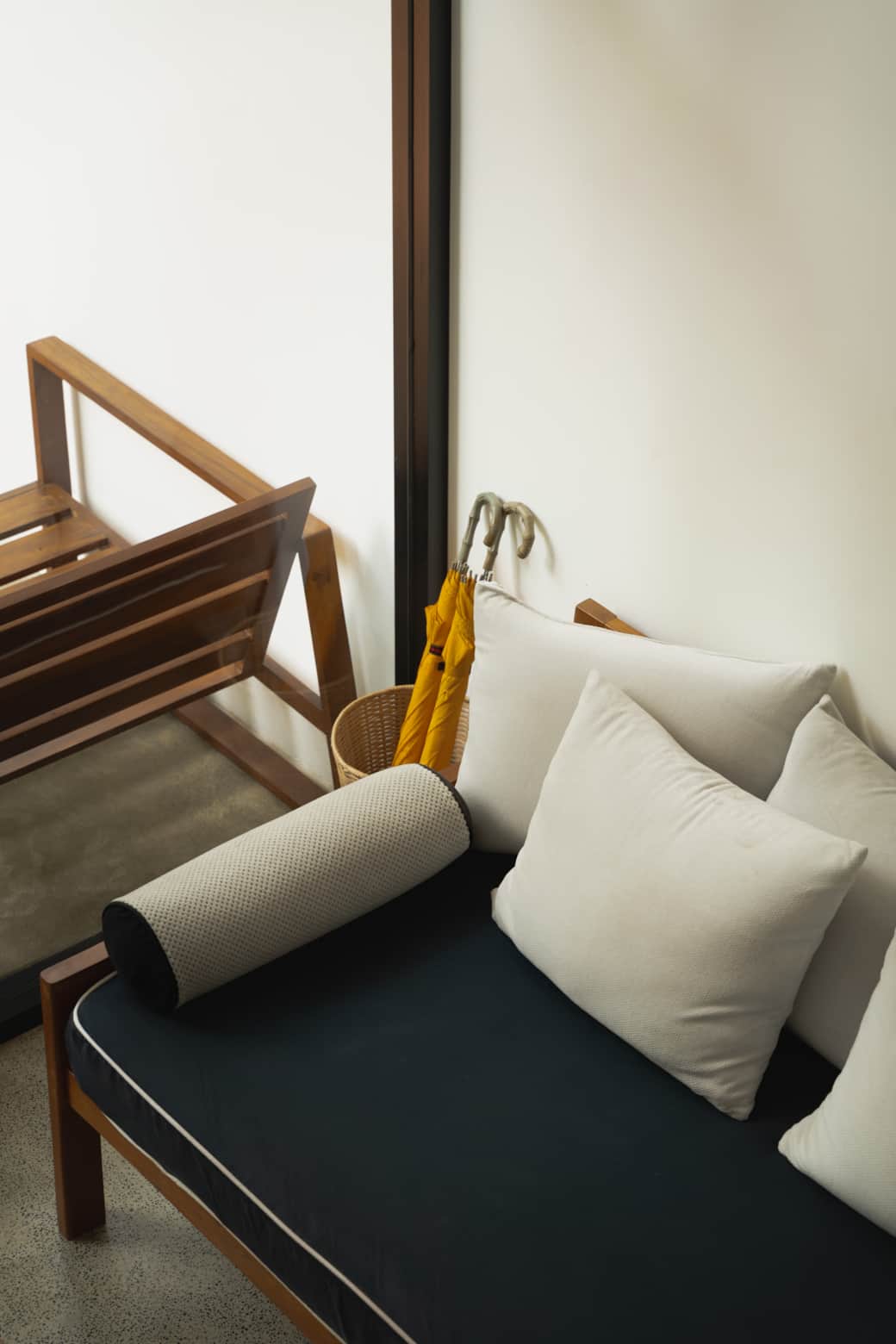 Bolster cushions are washable. Umbrella in the basket for the daily 5pm shower.