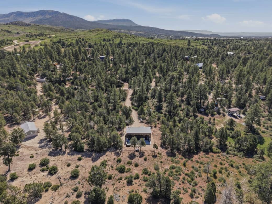 Experience Zion differently — quiet mornings, star-filled nights, and total privacy. Experience Zion differently — quiet mornings, star-filled nights, and total privacy.
