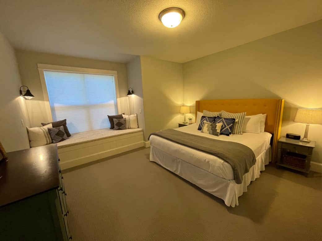 1- of 5 guestrooms 